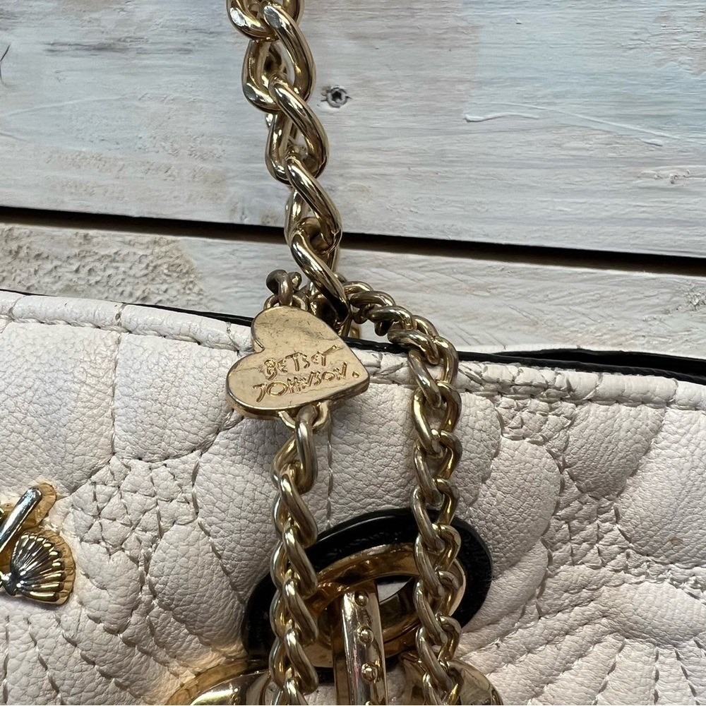 Betsey Johnson Shell Quilted White Tote Bag Charm Coastal Mermaidcore - Picture 7 of 15